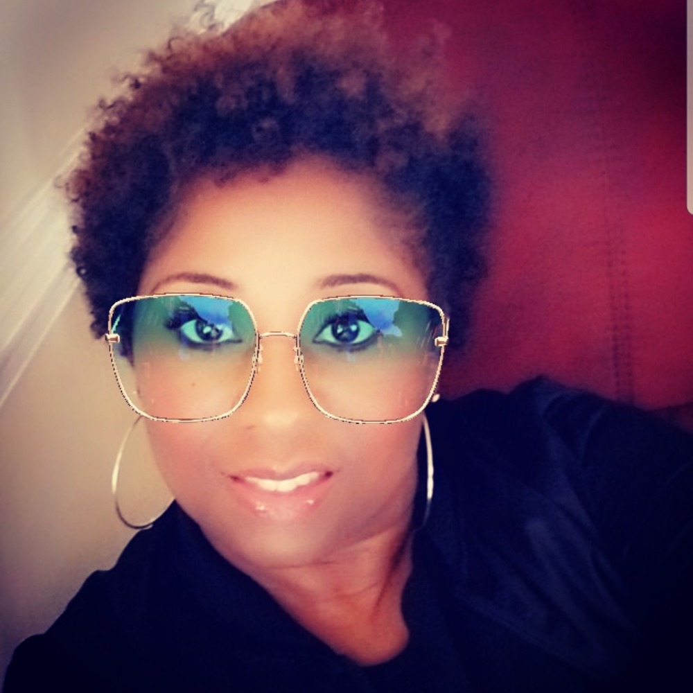 Meet your Posher, Gloria